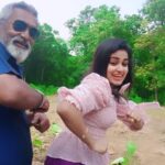 Haritha G Nair Instagram - 😂BUHAHHA... HAPPINESS😆😆😆🧿 Our little things😂😍❤ With my Pithasree😎 Video : Amma (Mathasree)😘 . . . . #fatherdaughter #dance #happiness