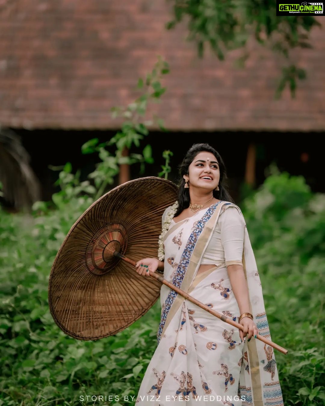 Haritha G Nair Instagram - വന്നോണം...നിന്നോണം.. പൊക്കോണം ❤ . . 📸: @vizz__eyes_photography 👗: @arrco_iriisbyallenna