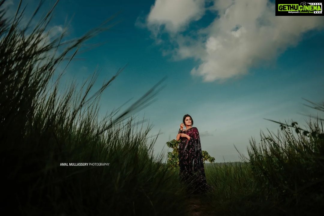 Haritha G Nair Instagram - 🦋FRAMES🦋 📸 : @amalmullasserryphotography 👗 : @arrco_iriisbyallenna Ornaments :@jhanvi__collections Edits : @manu_3782