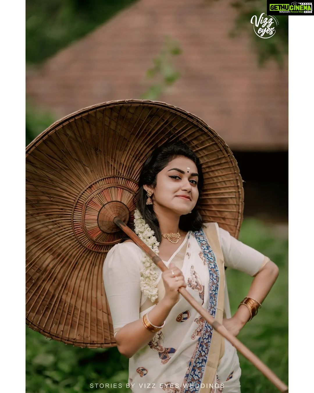 Haritha G Nair Instagram - ഉത്രാടം Guys🏵️ . . 📸 : @vizz__eyes_photography 👗:@arrco_iriisbyallenna