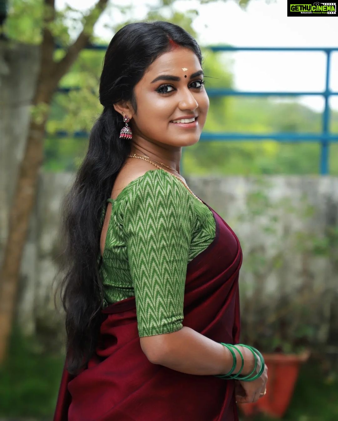 Haritha G Nair Instagram - She smiles, I cry...🦋 She loves, I am weired...🦋 She is amazing, I am unknown...🦋 She is beautiful, I am a mess...🦋 She is happy, I am lost...🦋 My mask is perfect🦋 She hides me❤ #shyama🤍 #shyamambaram 📸 :@aseem_._mohammed Make up credits : To Me only😃✌🏻