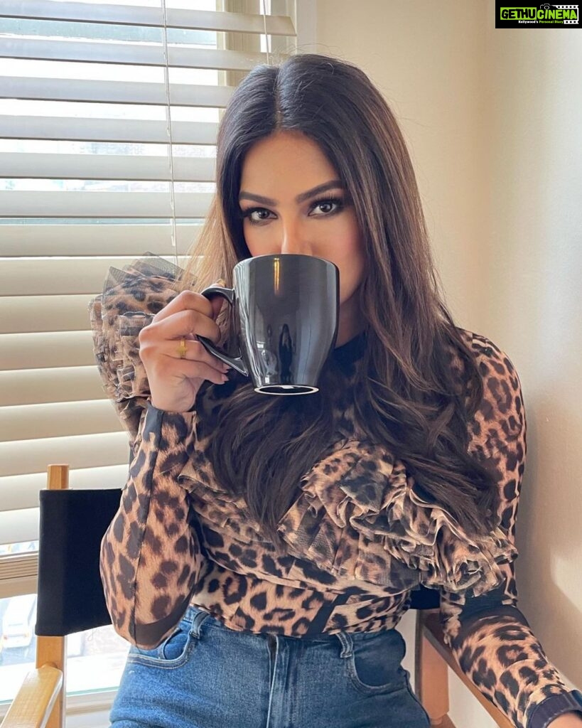 Harnaaz Kaur Sandhu Instagram - Everyone should believe in something. For example, I believe I should have another cup of coffee!😋☕️