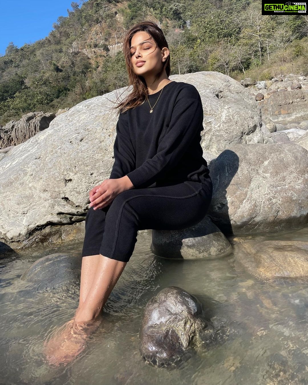 Harnaaz Kaur Sandhu - 444.4K Likes - Meditation has the power to calm your mind and soul✨🤍