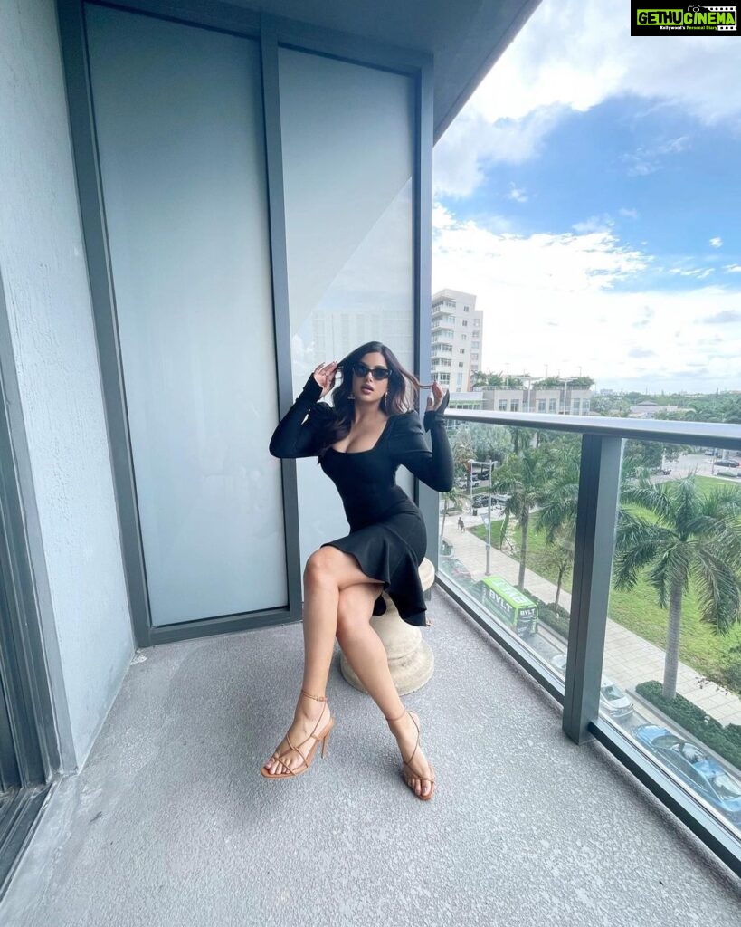 Harnaaz Kaur Sandhu Instagram - Here’s looking at you… Styled by @meemmap Dress @pinkapple_dresses Earrings @shopthetinycloset Heels @express Miami, Florida