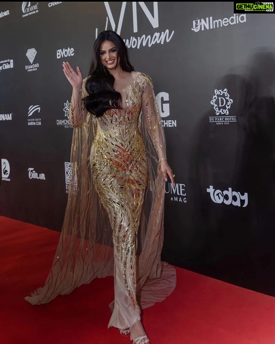 Harnaaz Kaur Sandhu Instagram - yêu và tôn trọng việt nam ❤️🇻🇳🙏🏻 Red carpet look❤️✨ @missuniverse @missuniversevietnam Designer @chungthanhphong MUA @quannguyen_makeup Hair @pulehairstylist Ho Chi Minh City, Vietnam