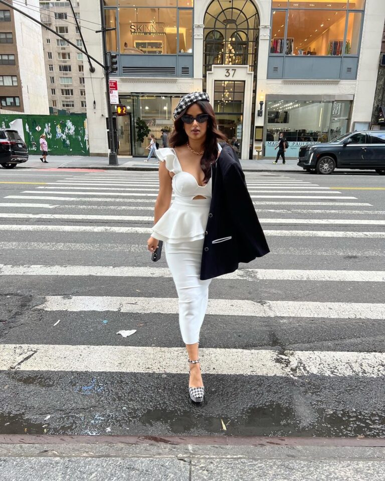 Harnaaz Kaur Sandhu Instagram - 🤍✨ Styled by @meemmap Dress @pinkapple_dresses Heels @nyandcompany Jewellery @satyajewelry Bag @piperandskye Manhattan, New York