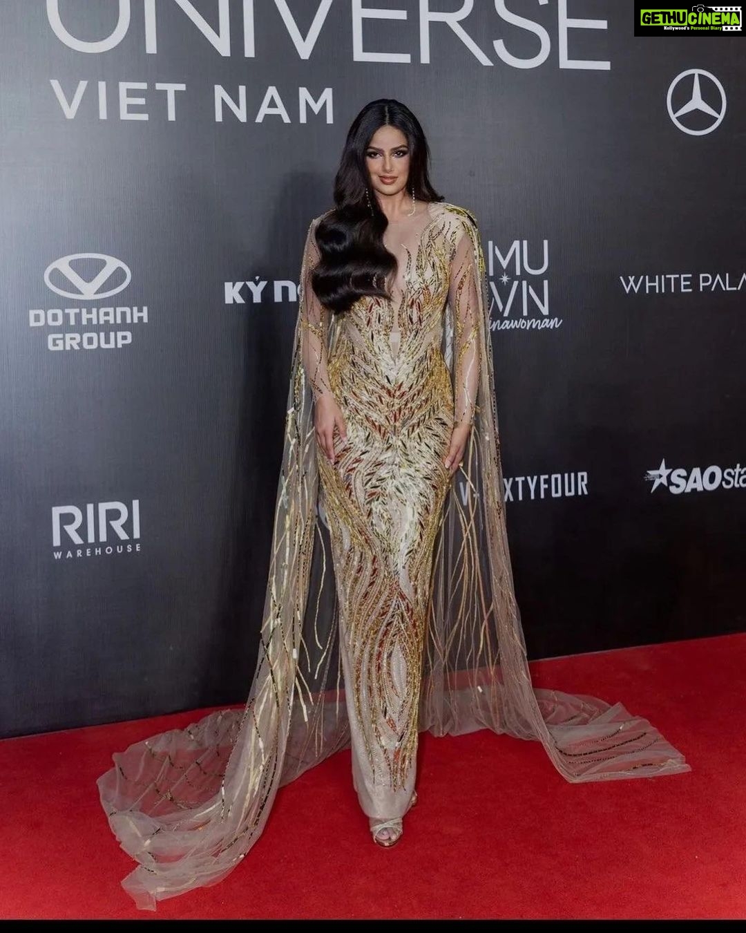 Harnaaz Kaur Sandhu Instagram - yêu và tôn trọng việt nam ❤️🇻🇳🙏🏻 Red carpet look❤️✨ @missuniverse @missuniversevietnam Designer @chungthanhphong MUA @quannguyen_makeup Hair @pulehairstylist Ho Chi Minh City, Vietnam