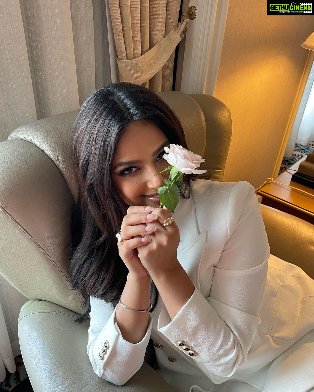 Harnaaz Kaur Sandhu Instagram - Tonight’s the night! who’s going to watch the Miss Universe Vietnam 2022? Hold tight to see my finale show look✨🇻🇳 @missuniverse @missuniversevietnam Styled by @meemmap Clicked by @hannahrbarrow MUA @quannguyen_makeup Hair @pulehairstylist Ho Chi Minh City, Vietnam