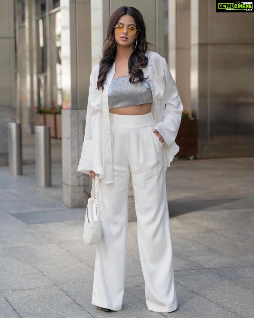 Harnaaz Kaur Sandhu Instagram - ☀️ @missuniverse Styled by @meemmap Silver Top and shirt @hm White Pants @ramybrook Bag @houseofwant Earrings @bonheur_jewelry Rings @designerdreamcollection Sunglasses @priverevaux Manhattan, New York