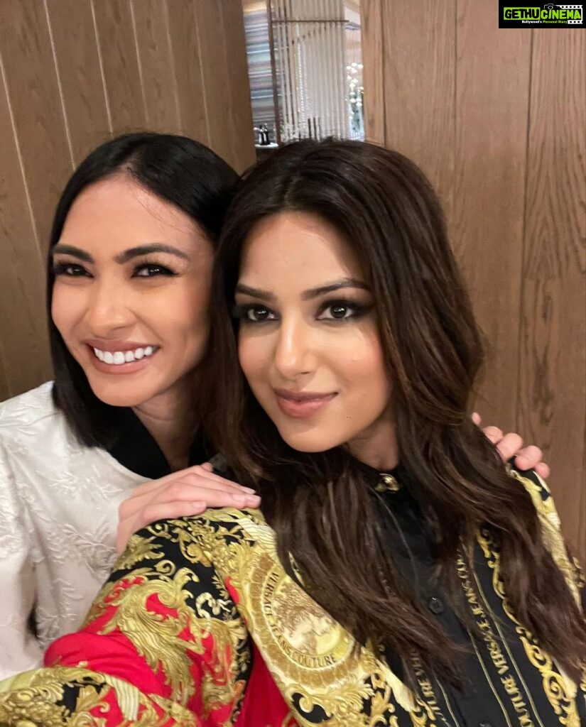 Harnaaz Kaur Sandhu Instagram - Such an incredible time to reunite with my Miss Universe sister, Miss Philippines 2021. I’m so grateful to share this opportunity to spread more awareness about menstrual equity and explore your beautiful country filled with love and positivity. Thankyou my gorgeous @beatriceluigigmz For always being by my side throughout the pageant and even after Can’t wait to create more memories and welcome you to my diverse country, India! 🇮🇳🇵🇭❤️ @missuniverse @themissuniverseph Wearing @carolinaherrera Jewelries all from @lunabydrakedustin @ibaydrake Styled by @teamrainxem @rainierdagala @emmillan Assisted by @imrioliza @elainevillapando Special thanks to @obeeham Wearing @versace @versacejeanscouture @culdesac.ph Styled by @teamrainxem @rainierdagala @emmillan Assisted by @imrioliza @elainevillapando Special thanks to @drewnaval @shaunajaypopple