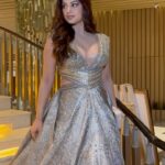 Harnaaz Kaur Sandhu Instagram - Walking into the night like…? @missuniverse @missdivaorg Styled by @bharatg18 Outfit @shantanunikhil @prismjewelryofficial @oceana_clutches Makeup by - @ankchikara.artistry Hair by - @kunjsharma_hair Location - @welcomhotel.newdelhi_dwarka Welcomhotel by ITC Hotels, Dwarka, New Delhi