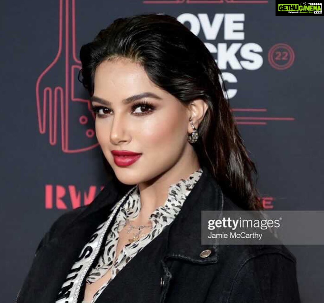 Harnaaz Kaur Sandhu Instagram - My first concert ever with @loverocksny It’s always an honour to volunteer with @godslovenyc to provide free meals for their clients suffering with allergies and diseases. Kudos to the whole organisation for their Sixth Annual Love Rocks NYC Benefit Concert to raise donations to aid their humanitarian support for the people of Ukraine 🇺🇦🙏🏻 #loverocksnyc @missuniverse Styled by @meemmap Jacket @kittenish Blouse @7forallmankind Earrings, necklace, earcuff @bonheur_jewelry Rings @designerdreamcollection Pants @halston Shoes @Larroudé Bag @ninashoes The Beacon Theatre