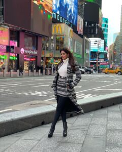 Harnaaz Kaur Sandhu Instagram - Living the life in NYC ✨🌇
@timessquarenyc 
@missuniverse 
@missdivaorg 
Styled by @meemmap 
Look @ramybrook
Shoes @stevemadden