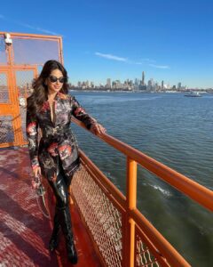 Harnaaz Kaur Sandhu Instagram - First ferry trip and some delicious Thai food @pinto_nyc All about yesterday✨🗽 @missuniverse @missdivaorg

Ensemble by - @rockystarofficial @rockystar100
Earrings - @isharya
Overcoat - @weareperona