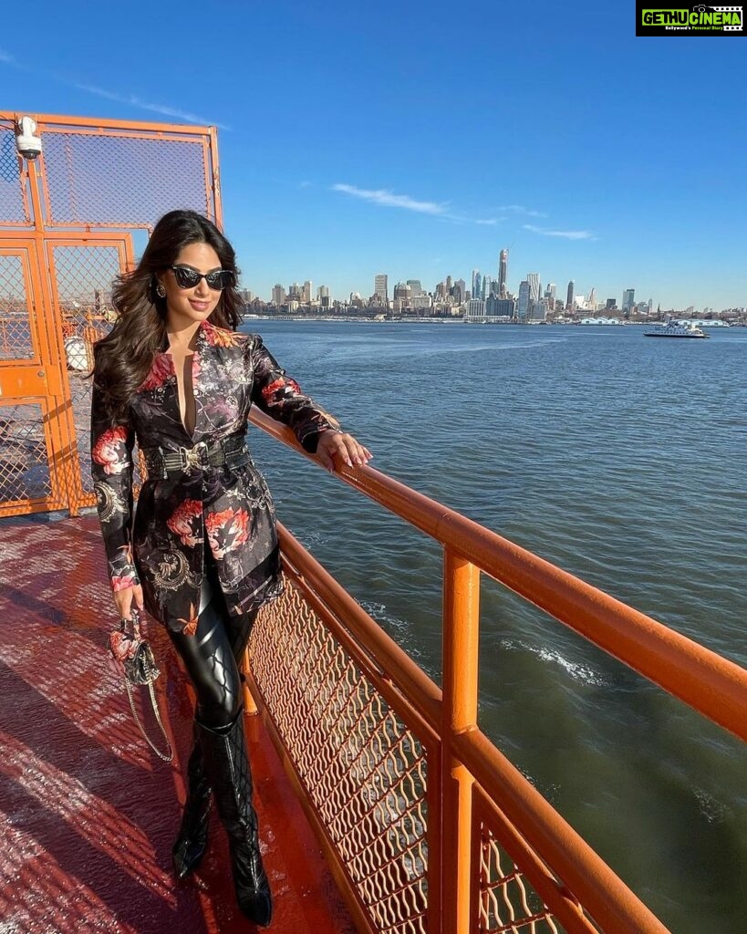 Harnaaz Kaur Sandhu Instagram - First ferry trip and some delicious Thai food @pinto_nyc All about yesterday✨🗽 @missuniverse @missdivaorg Ensemble by - @rockystarofficial @rockystar100 Earrings - @isharya Overcoat - @weareperona New York City, N.Y.