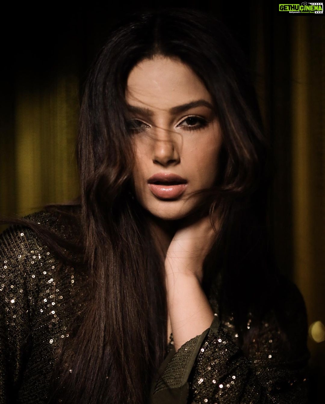 Harnaaz Kaur Sandhu Instagram - Miss Universe ✨ Shot by @rohantulpule Styled by @bharatg18 Outfit @deme_love_ X @kalkifashion Jewellery @antarez.jewels Hair and Makeup by @ankchikara.artistry Location @welcomhotel.newdelhi_dwarka #harnaazcomeshome #homecoming Welcomhotel by ITC Hotels, Dwarka, New Delhi