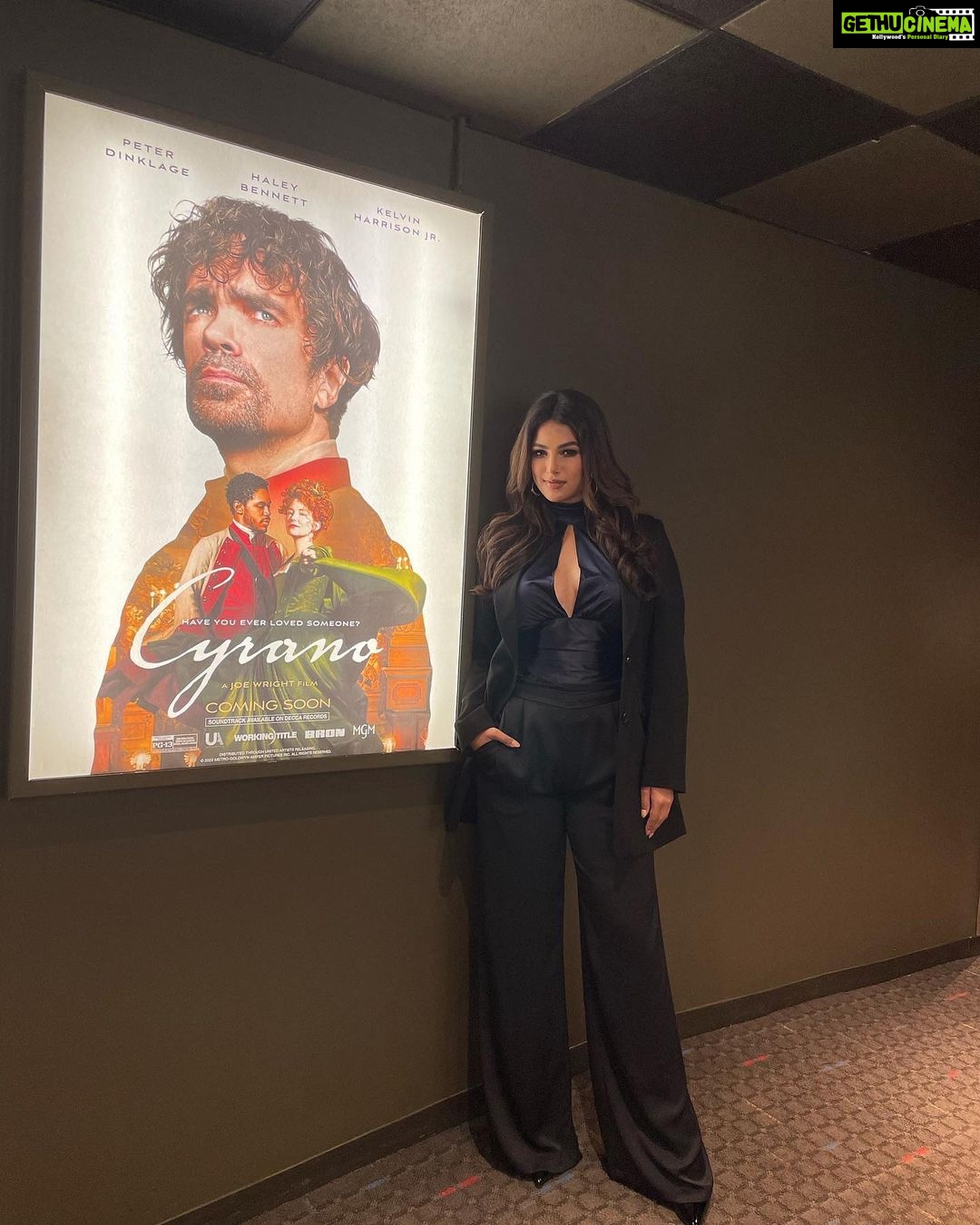 Harnaaz Kaur Sandhu Instagram - Some behind the scenes from today’s Movie screening🎥 Such an incredible movie! Totally loved every bit of it! Thank you so much for having me. Congratulations to the whole team of @cyranomovie @peterdinklage @kelvharrjr @halolorraine @missuniverse Styled by @meemmap Wearing @ramybrook Manhattan, New York
