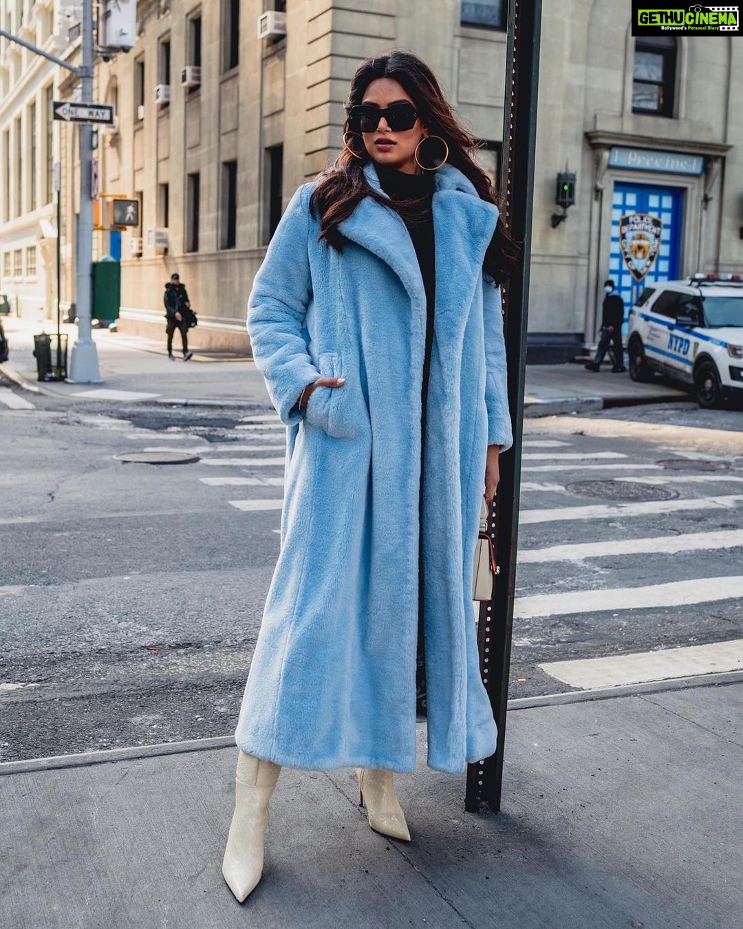 Harnaaz Kaur Sandhu Instagram - @missuniverse Monday blues 💙 📸 @selwyn.tungol Styled by @meemmap Faux fur Coat @maisonatia Sweater and pants @guess @marciano Boots @prettylittlethings Bag @strathberry Earrings @bonheur_jewelry Sunglasses @celine #nyfw New York City, N.Y.