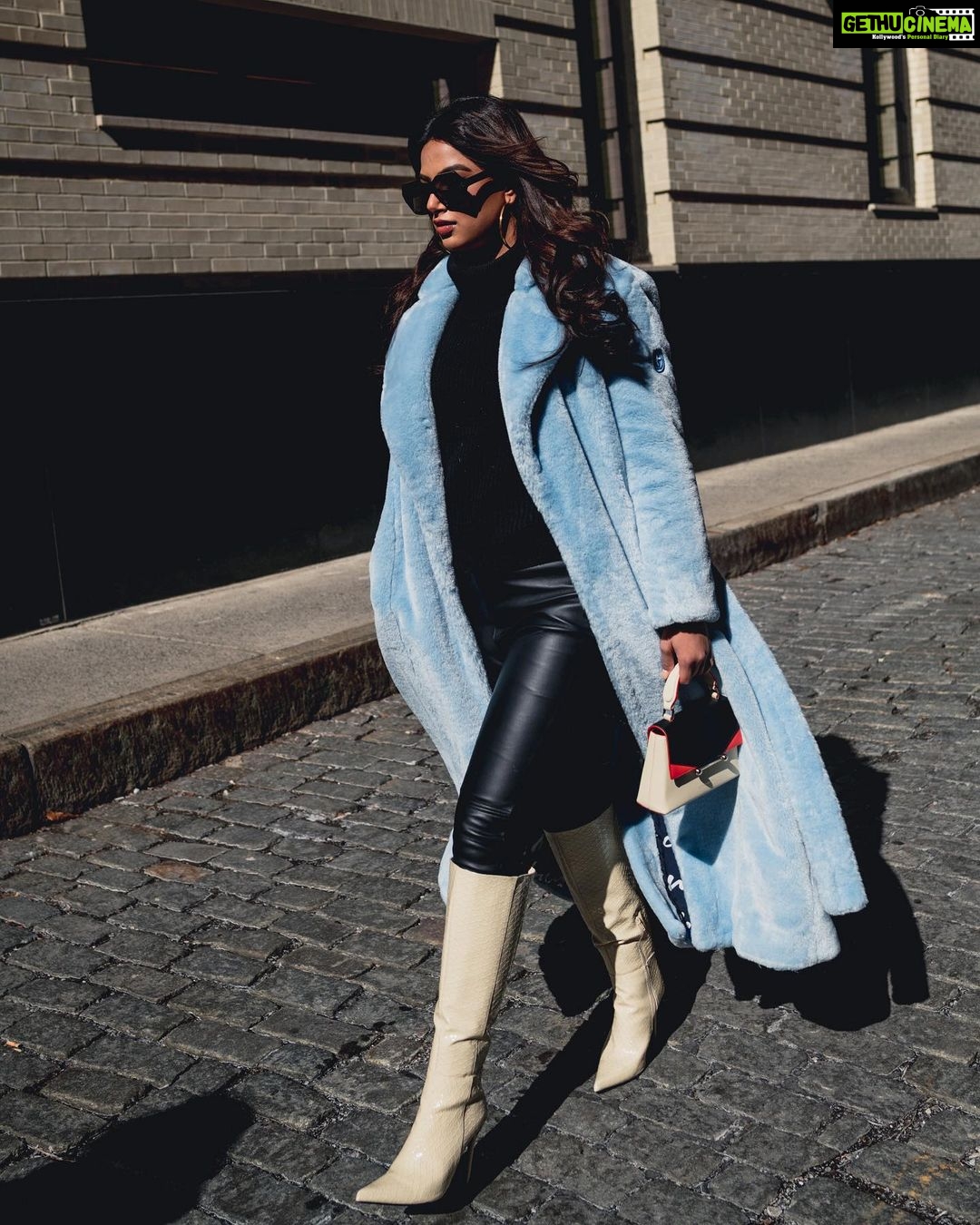 Harnaaz Kaur Sandhu Instagram - @missuniverse Monday blues 💙 📸 @selwyn.tungol Styled by @meemmap Faux fur Coat @maisonatia Sweater and pants @guess @marciano Boots @prettylittlethings Bag @strathberry Earrings @bonheur_jewelry Sunglasses @celine #nyfw New York City, N.Y.