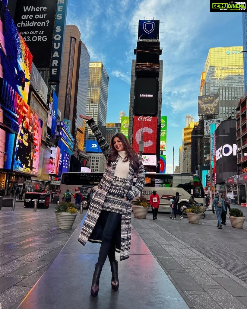 Harnaaz Kaur Sandhu Instagram - Living the life in NYC ✨🌇 @timessquarenyc @missuniverse @missdivaorg Styled by @meemmap Look @ramybrook Shoes @stevemadden Times Square New York, USA