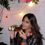 Harnaaz Kaur Sandhu Instagram - First ferry trip and some delicious Thai food @pinto_nyc All about yesterday✨🗽 @missuniverse @missdivaorg Ensemble by - @rockystarofficial @rockystar100 Earrings - @isharya Overcoat - @weareperona New York City, N.Y.