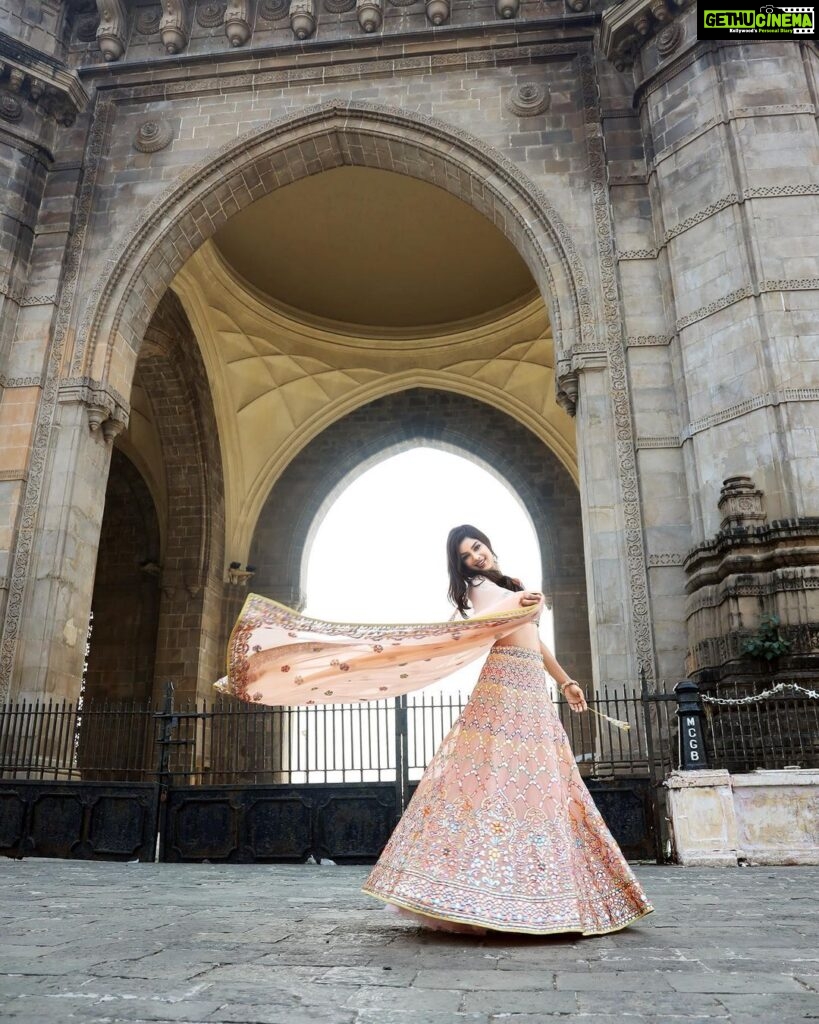 Harnaaz Kaur Sandhu Instagram - What a beautiful day this was in Mumbai - these shots were taken while I was shooting a video that would capture the essence of the fashion capital of India. Mumbai isn’t a city, it’s an emotion. Stay tuned for the video. Coming up next 🙂 Fashion Director @bharatg18 Outfit @asalabusandeep @abujanisandeepkhosla Jewellery @sunitajhunjhunwala Hair and make up: @shubhu.makeupartist @khushbuharia @timestalent @missuniverse #HarnaazSandhu #LIVAMissDivaUniverse2021 #MissUniverse #RoadToMissUniverse #MissUniverse2021 #VotingApp #VoteForIndia #India #TeamIndia