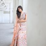 Harnaaz Kaur Sandhu Instagram – What a beautiful day this was in Mumbai – these shots were taken while I was shooting a video that would capture the essence of the fashion capital of India. 
Mumbai isn’t a city, it’s an emotion.
Stay tuned for the video.
Coming up next 🙂

Fashion Director @bharatg18
Outfit @asalabusandeep @abujanisandeepkhosla
Jewellery @sunitajhunjhunwala 
Hair and make up: @shubhu.makeupartist
@khushbuharia

@timestalent @missuniverse 

#HarnaazSandhu #LIVAMissDivaUniverse2021 #MissUniverse #RoadToMissUniverse #MissUniverse2021 #VotingApp #VoteForIndia #India #TeamIndia