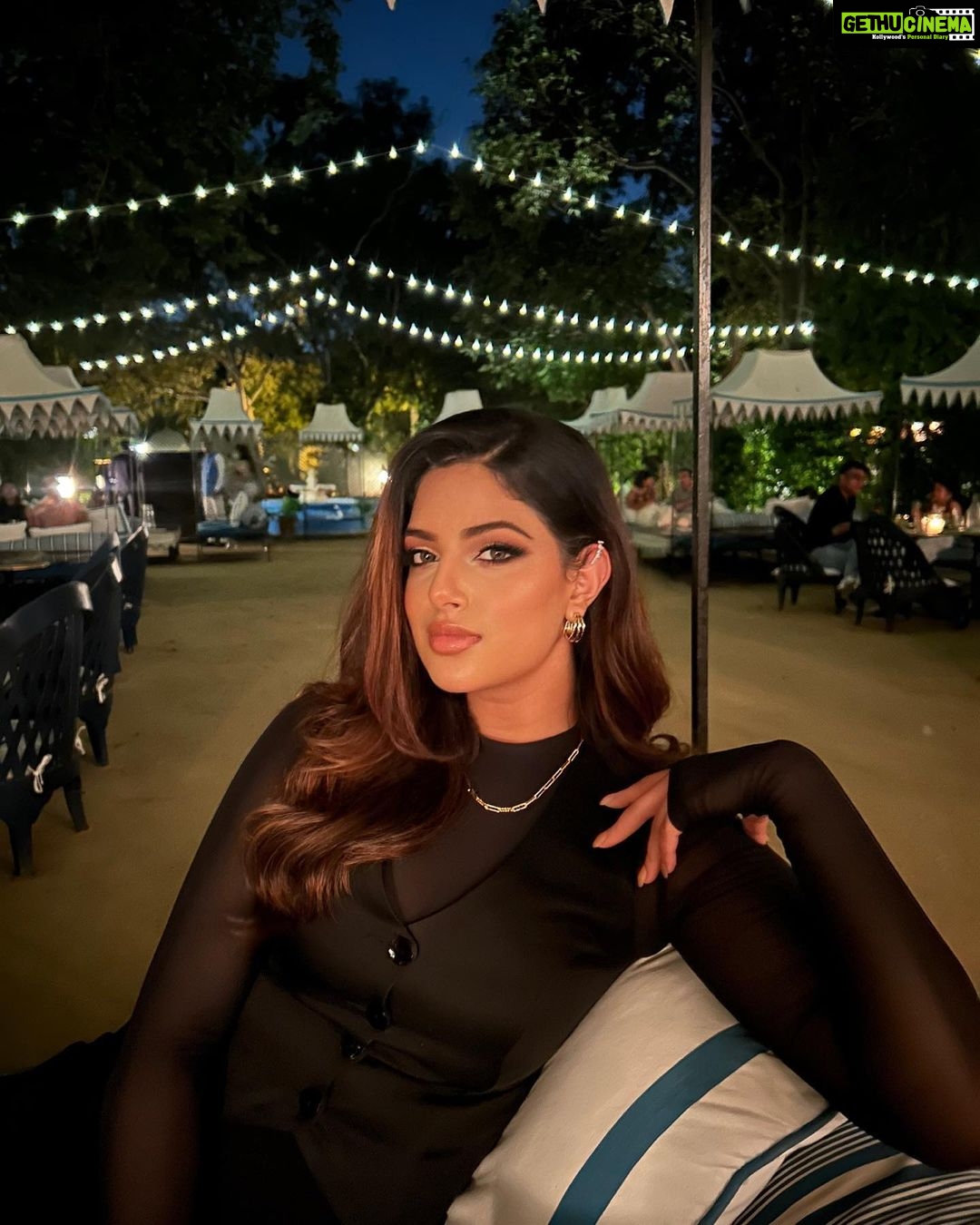 Harnaaz Kaur Sandhu Instagram - And then she said, βBe a game changer.βπ MUA- @aditimakeupartist Hair- @sunil_celebrity_stylist Outfit - @shopmonokrom Styled by - @khyatibusa Earrings - @taurianofficial Necklace - @twylatreasures Jaipur, Rajasthan