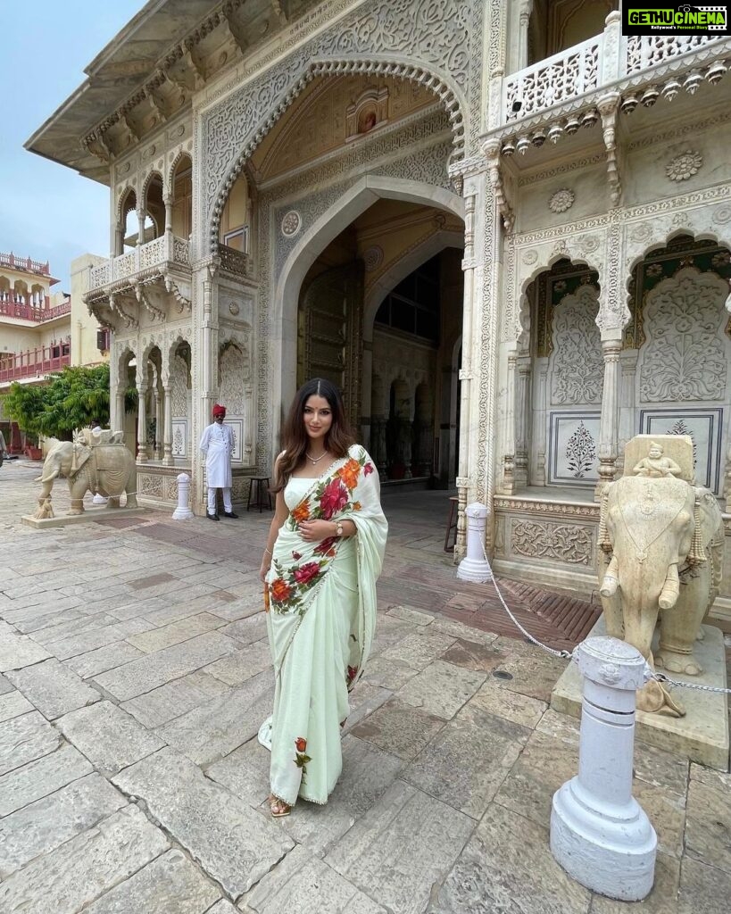Harnaaz Kaur Sandhu Instagram - Jaipur 🦚 💗 MUA- @aditimakeupartist Hair- @sunil_celebrity_stylist Outfit - @muksweta Jaipur, Rajasthan