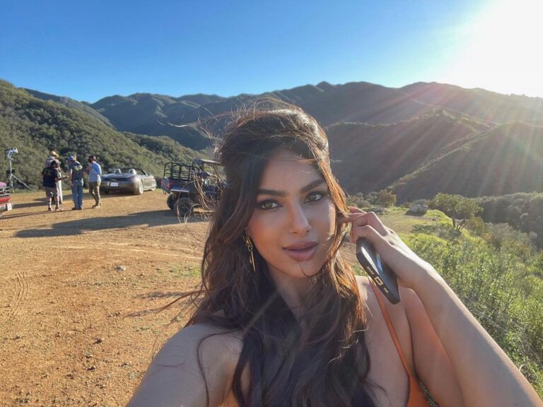 Harnaaz Kaur Sandhu Instagram - The sun’s smiling brightly at us today ☀️