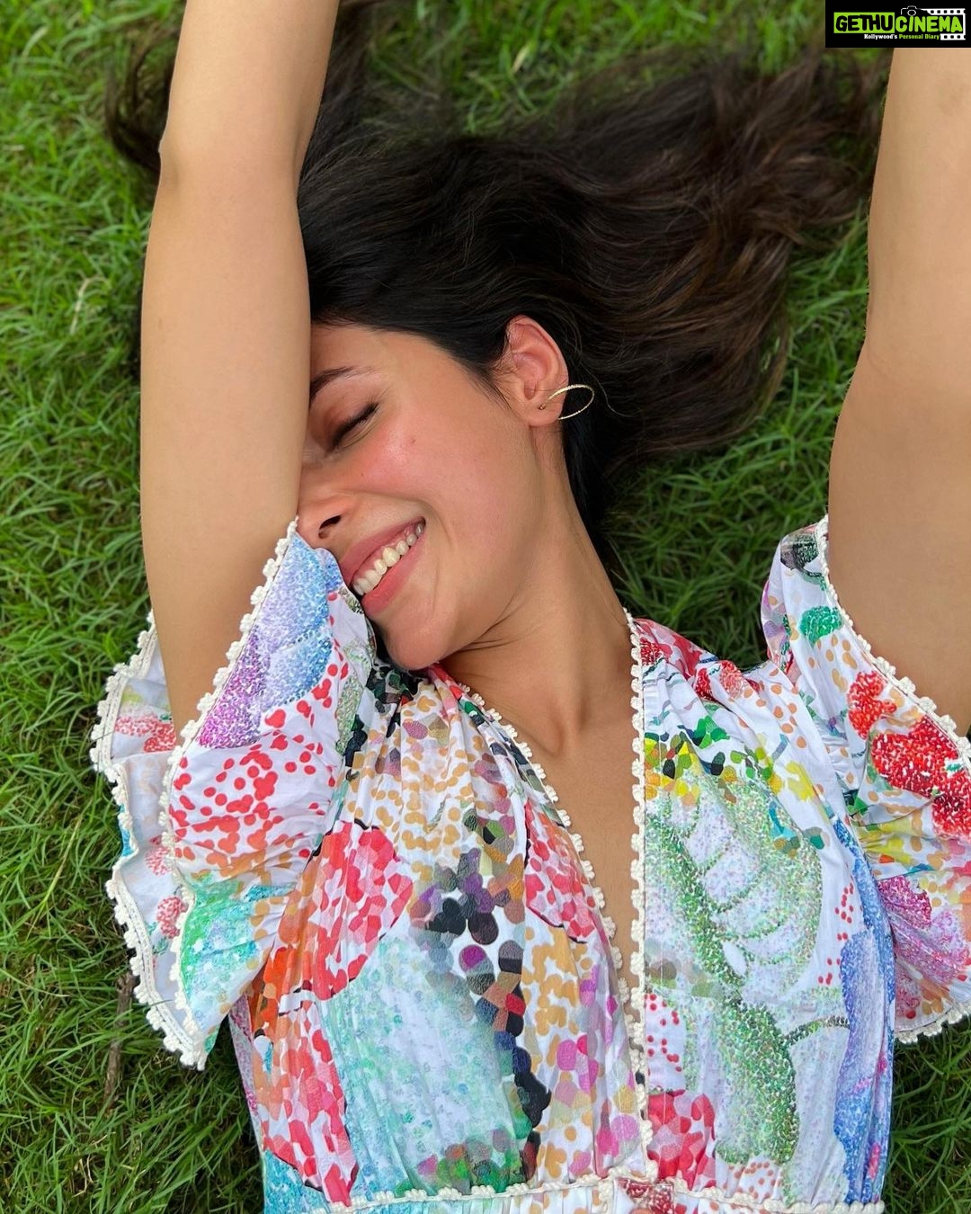 Harshita Gaur Instagram - 📸 let’s do some smiling shots . . . @shopnoib 🌻 #sustainablefashion