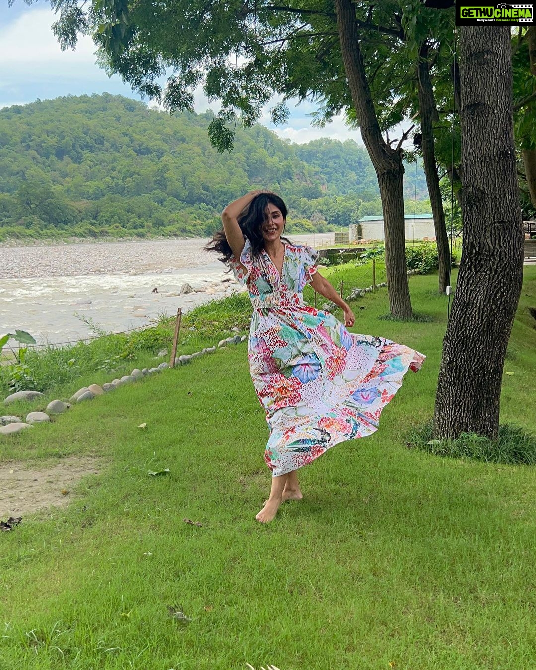 Harshita Gaur Instagram - 📸 let’s do some smiling shots . . . @shopnoib 🌻 #sustainablefashion