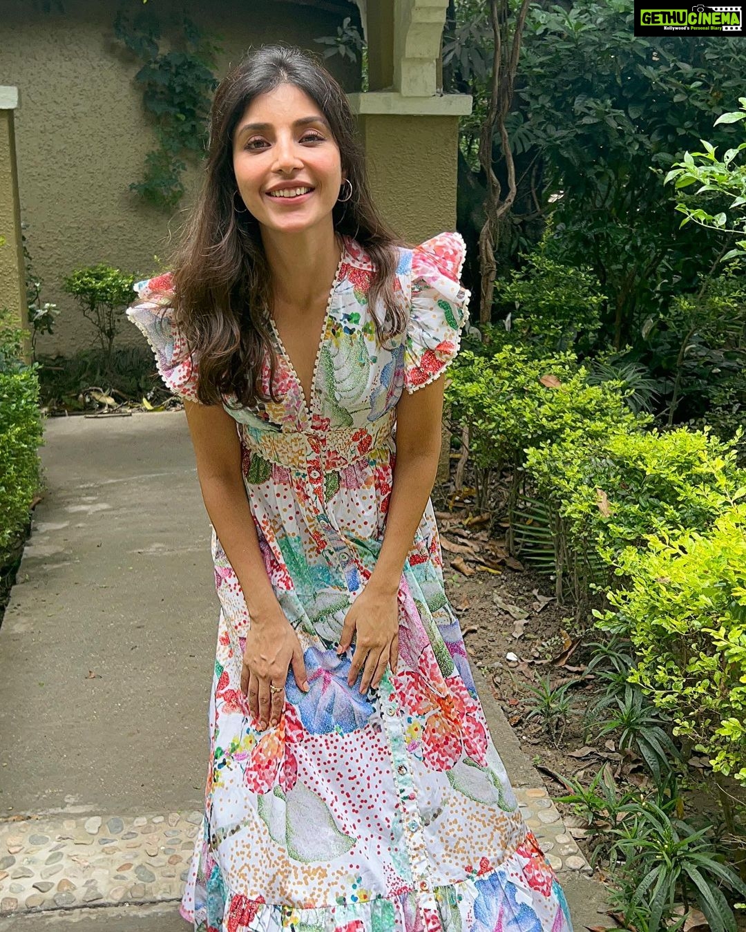 Harshita Gaur Instagram - 📸 let’s do some smiling shots . . . @shopnoib 🌻 #sustainablefashion