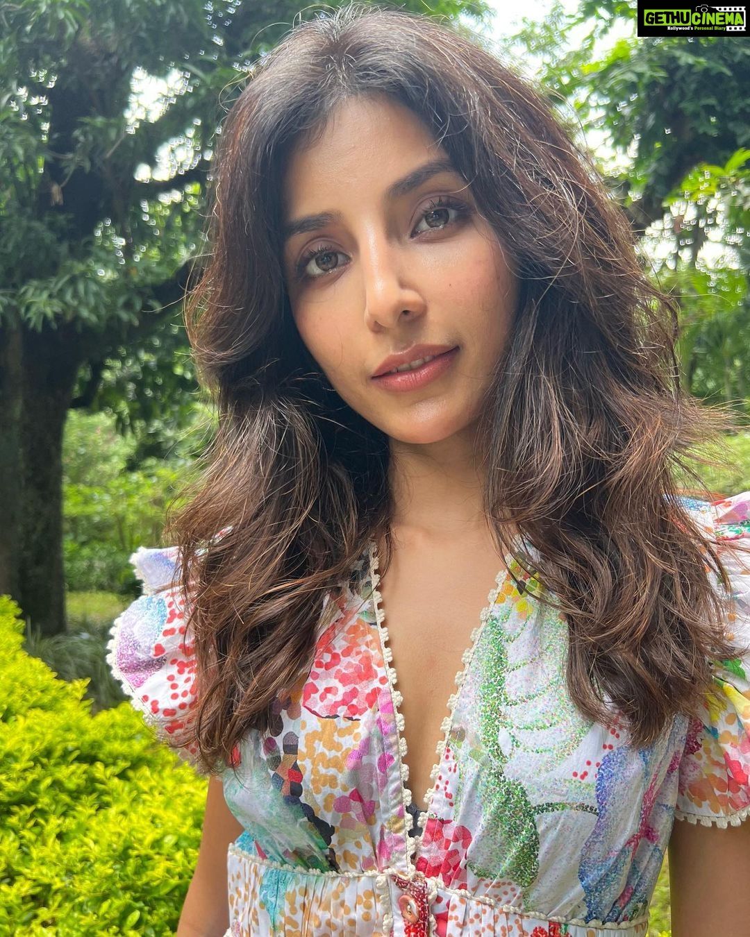Harshita Gaur Instagram - 📸 let’s do some smiling shots . . . @shopnoib 🌻 #sustainablefashion