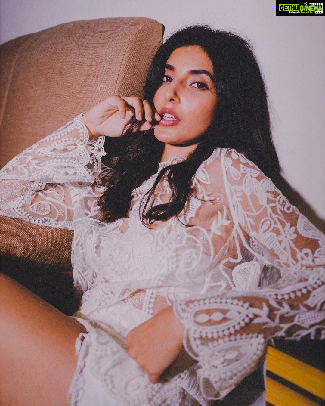 Harshita Gaur Instagram - Heart’s humming! What do you hear? . . . @afrographer