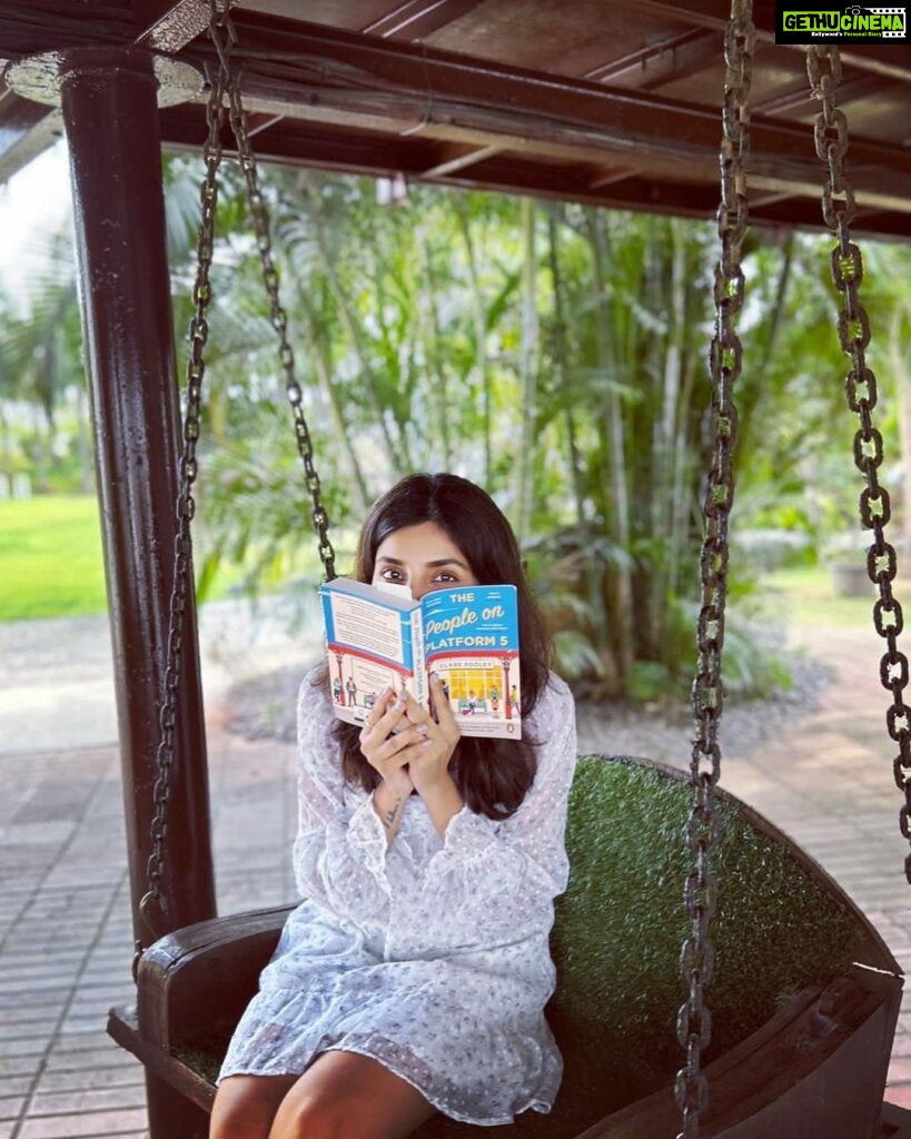 Harshita Gaur Instagram - We had a house on a tree and a pool on the branch and we thought for today this was enough reason to be happy 🤡 @ravinasharma_ #lillthrills