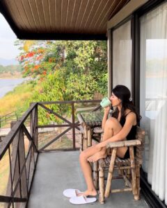 Harshita Gaur Instagram - We had a house on a tree and a pool on the branch and we thought for today this was enough reason to be happy 🤡
@ravinasharma_ 
#lillthrills