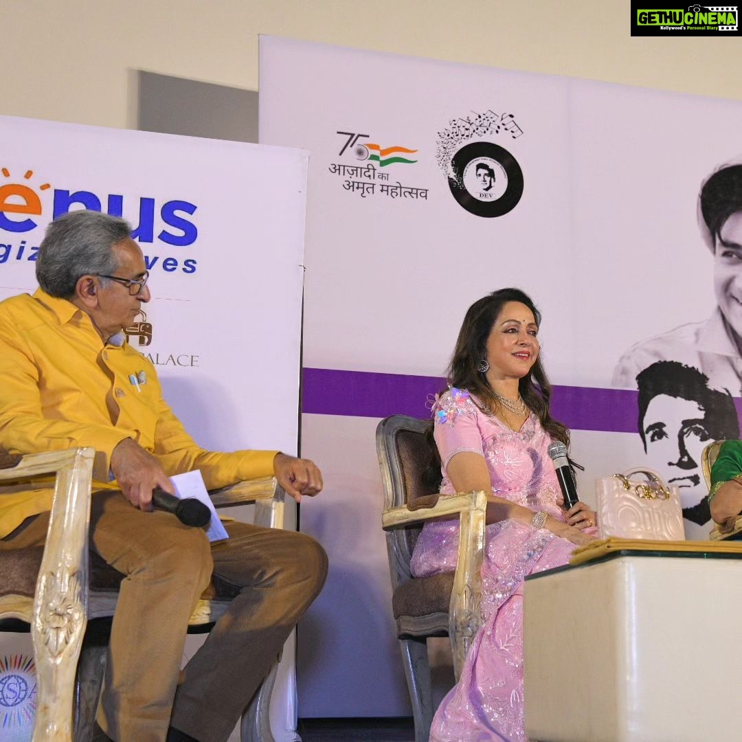 Hema Malini Instagram - On the occasion of Dev Anand's centenary on 26th of September there were celebrations held all over India. I attended The evergreen Dev Anand Society's event in Jaipur which was held at the Raj Mandir theatre. This fan club organised the event in a grand way. It was wonderful to watch how Dev Saab's fan following remains steady even after so many years. There were those who dressed up like him and there were those who sang his songs. it was a mega celebration. #devanand #birthcentenary #event #jaipur #devanandsociety