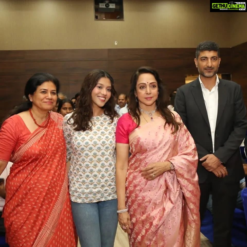 Hema Malini Instagram - “Galloping Decades” was successfully launched at the Constitution Club yday. All the invitees came for the occasion and appreciated the event. #gallopingdecades #booklaunch #delhi #constitutionclubofindia
