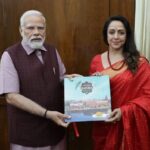 Hema Malini Instagram - Had the proud privilege of meeting PM Modi ji and handing over the first copy of Chal Mann Vrindavan, a beautiful coffee table book for which I am Chief Editor. The book with its unique, glossy photographs of the temples and edifices of Mathura-Vrindavan, will be a tourism booster. Modi ji was impressed with the beautifully compiled book and expressed his admiration. I also took the opportunity to seek his help to complete special ongoing projects that will leave an impact on Vraj for many years to come. #vrindavan #coffeetqblebook