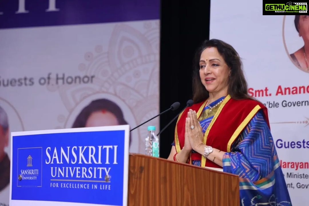 Hema Malini Instagram - Happy to share the honour I received today from the popular Sanskriti University in Mathura. I was conferred the degree of Doc of Philosophy at their 4th Convocation by Smt Anandiben Patil, Governor of UP. at a beautifully organized & well attended function. #mathura #sanskritiuniversity