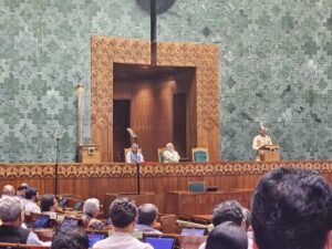 Hema Malini Instagram - More photos of the beautifully conceived building. All our itihasic glory reflected in the panels and murals on the walls. The long bronze beautifully carved panel depicts the Sagar Manthan Congratulations to all the artists who have worked so hard to make this vision a reality🙏A sight worth seeing and certainly worth the wait!

#MyParliamentMyPride