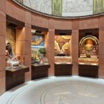 Hema Malini Instagram - More photos of the beautifully conceived building. All our itihasic glory reflected in the panels and murals on the walls. The long bronze beautifully carved panel depicts the Sagar Manthan Congratulations to all the artists who have worked so hard to make this vision a reality🙏A sight worth seeing and certainly worth the wait! #MyParliamentMyPride