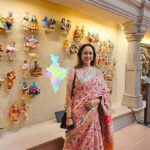 Hema Malini Instagram - More photos of the beautifully conceived building. All our itihasic glory reflected in the panels and murals on the walls. The long bronze beautifully carved panel depicts the Sagar Manthan Congratulations to all the artists who have worked so hard to make this vision a reality🙏A sight worth seeing and certainly worth the wait! #MyParliamentMyPride