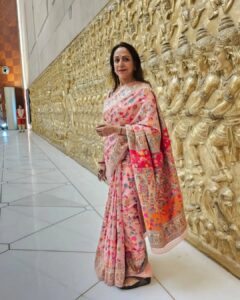 Hema Malini Instagram - Day 1 - at the inaugural of the beautiful new Parliament building which will showcase India’s strides into a brave new world and give us pride of place among all the advanced nations. Jai Hind🙏 @narendramodi  @piyushgoyalofficial @hardeepspuri  @arjunrammeghwalofficial #MyParliamentMyPride