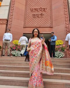 Hema Malini Instagram - Day 1 - at the inaugural of the beautiful new Parliament building which will showcase India’s strides into a brave new world and give us pride of place among all the advanced nations. Jai Hind🙏 @narendramodi  @piyushgoyalofficial @hardeepspuri  @arjunrammeghwalofficial #MyParliamentMyPride