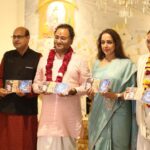 Hema Malini Instagram - On the joyous occasion of Holi I celebrated the festival of colours in the traditional Braj style at the Radha Raman Temple along with all the Brijwasis and also released my latest Bhajan "Shyam rang mein mai to rang gayi..." produced by Kavi Narayan Agarwal with music by Vivek Prakash. Also present at the event was Vaishnavacharya Shri. Abhishek Goswami Ji. #happyholi2023 #holi #celebration #festival #mathura #vrindavan #radharamantemple #bhajan #narayanagarwal #vivekprakash