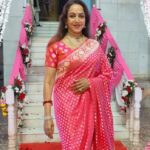 Hema Malini Instagram - Was happy to attend the wedding of the popular Hindi poet & lyricist, Shri Narayan Agarwal's daughter last evening. Narayan ji has inspired me to sing many Bhajans on Lord Krishna and is closely connected to ISKCON, Juhu. My blessings to the young couple. Saree: @warpnweftbysagrikarai Styling: @kareenparwani #wedding #celebration #event