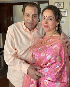 Hema Malini Instagram - Praying for dear Dharam ji’s good health on his birthday today❤️ Wish him a long and healthy life filled always with happiness and joy! My prayers will be with him today and every day of our lives🙏HAPPY BIRTHDAY to the love of my life❤️❤️

@aapkadharam @imeshadeol @a_tribe @bharattakhtani3 

#happybirthday #birthday #celebration