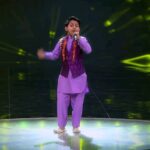 Hema Malini Instagram - Dekhiye #SRGMPLilChamps, Sat-Sun, raat 9 baje, sirf @zeetv par. #DreamOfHeroes @anumalikmusic @bharti.laughterqueen @neetimohan18 @shankar.mahadevan @fullscreenentertainment @harsh.sikandar.official #saregamapalilchamps #realityshow